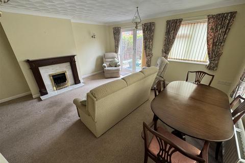 2 bedroom bungalow to rent, Trowels Lane, Derby DE22