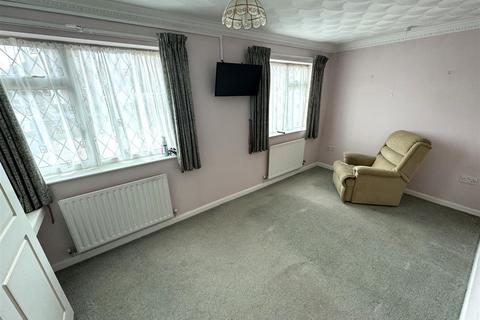 2 bedroom bungalow to rent, Trowels Lane, Derby DE22