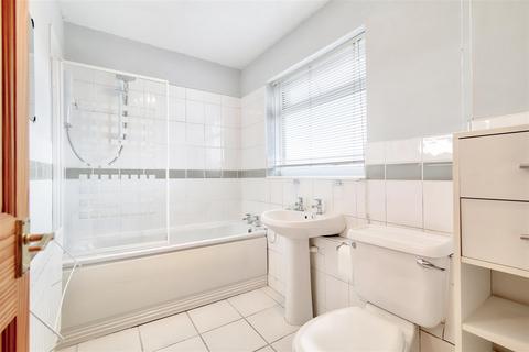 1 bedroom end of terrace house for sale, Sycamore Gardens, London CR4
