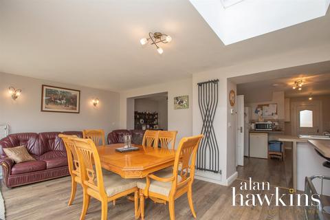 25 Britannia Crescent, Lyneham, Chippenham, SN15 4AN
