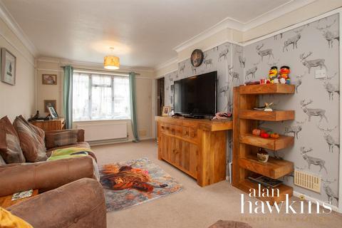 73 Britannia Crescent, Lyneham, Chippenham, SN15 4AN
