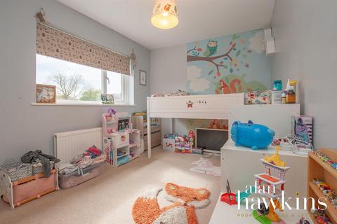 73 Britannia Crescent, Lyneham, Chippenham, SN15 4AN