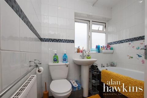 73 Britannia Crescent, Lyneham, Chippenham, SN15 4AN