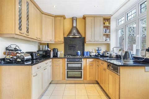 4 bedroom detached house for sale, St. Andrews Close, Dollis Hill