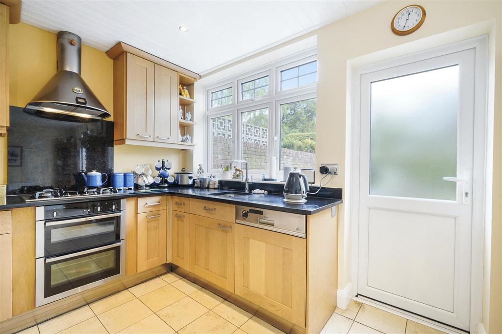 1 St. Andrews Close - WEM3n GBo8l2 Afq Yg Sqg9.jpg