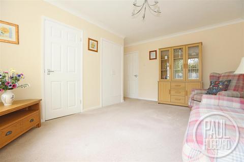 2 bedroom semi-detached bungalow for sale, Gilpin Road, Oulton Road, NR32