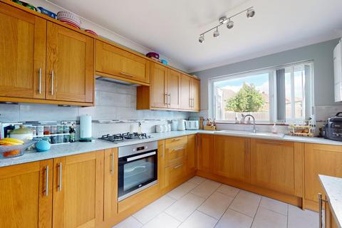 18 Vicarage Lane, Gravesend, DA12 4TF