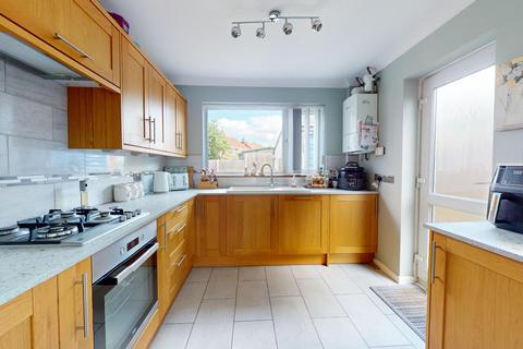 18 Vicarage Lane, Gravesend, DA12 4TF