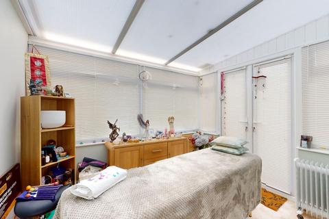 18 Vicarage Lane, Gravesend, DA12 4TF