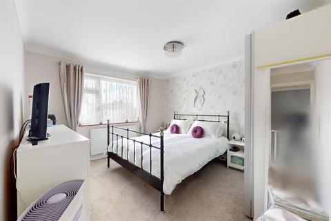 18 Vicarage Lane, Gravesend, DA12 4TF