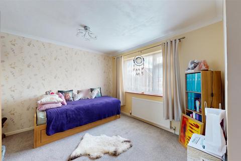 18 Vicarage Lane, Gravesend, DA12 4TF