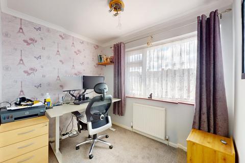 18 Vicarage Lane, Gravesend, DA12 4TF