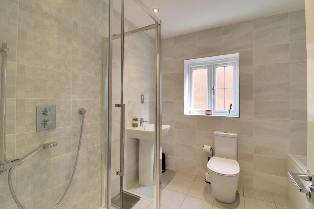 Bathroom (1).jpg