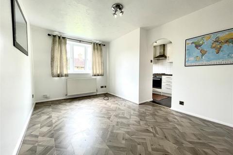1 bedroom apartment to rent, Alexander Court, Victoria Close, Cheshunt