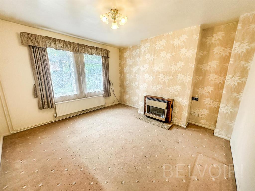 Hibbert Crescent, SuttonInAshfield 3 bed semidetached house for sale