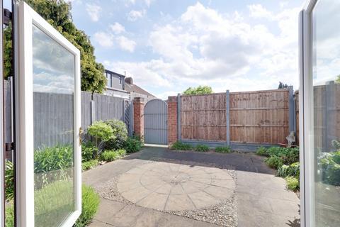 1 Louise Gardens, Rainham, RM13 8LH