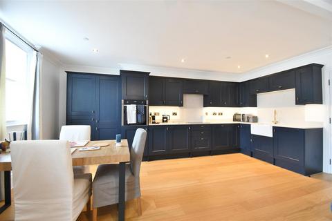 Flat 5, 49 - 51 Parade, Leamington Spa, CV32 4BL