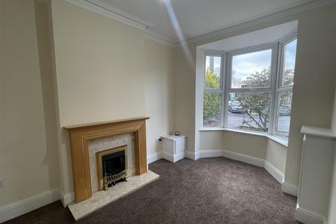 3 bedroom end of terrace house to rent, Dimsdale Parade East, Newcastle ST5