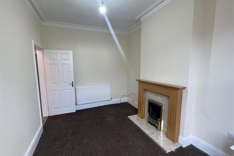 3 bedroom end of terrace house to rent, Dimsdale Parade East, Newcastle ST5