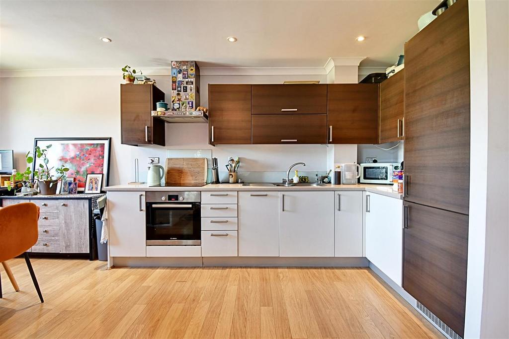 Kitchen 2.jpg