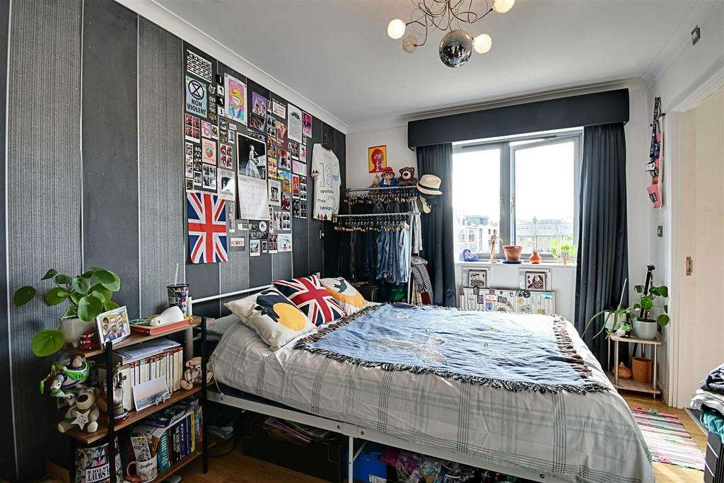 Bedroom 1.jpg
