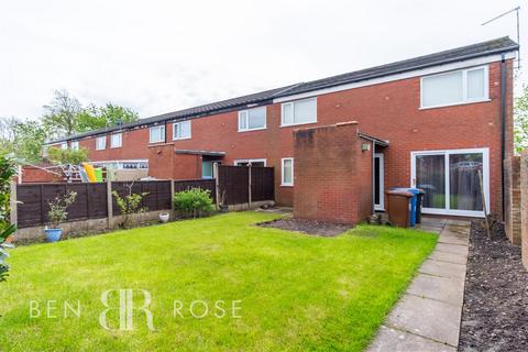 3 bedroom end of terrace house for sale, Willow Road, Leyland