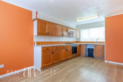 3 bedroom end of terrace house for sale, Willow Road, Leyland