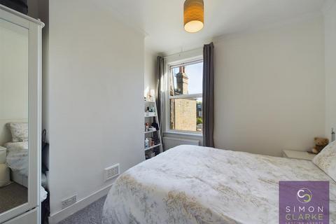 2 bedroom flat to rent, Carlton Road, Friern Barnet, N11