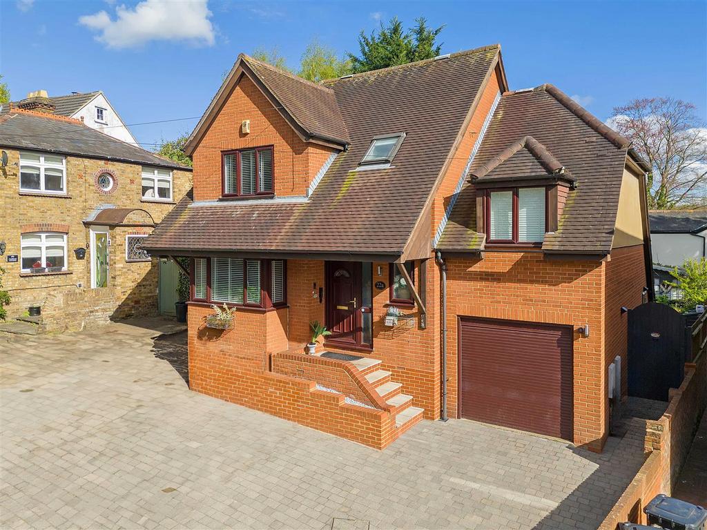 Primrose Hill, Brentwood 4 bed detached house for sale £750,000