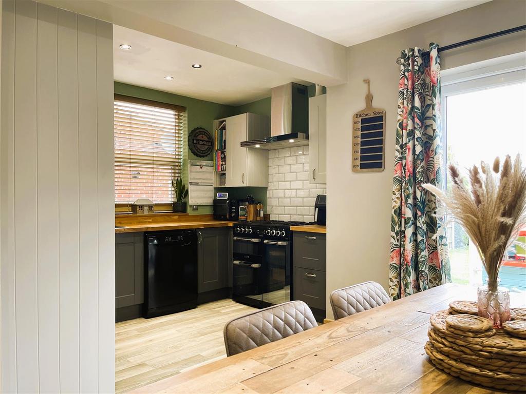 Sycamore Avenue, Oulton Broad 3 bed semidetached house for sale £230,000