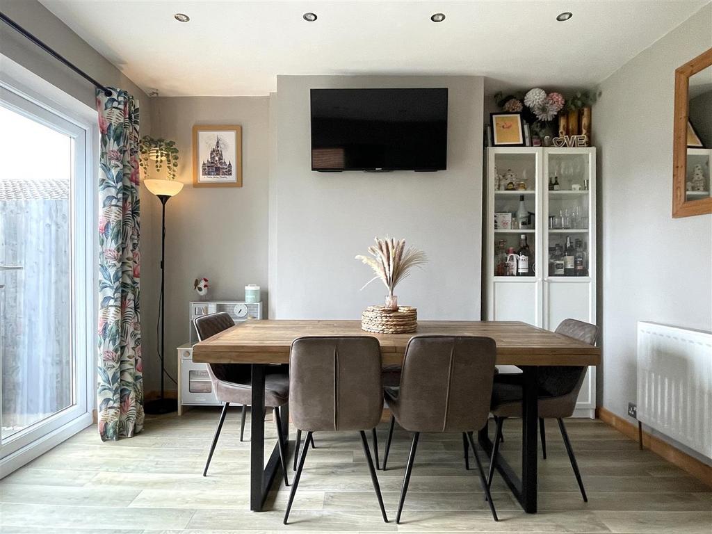 Sycamore Avenue, Oulton Broad 3 bed semidetached house for sale £230,000
