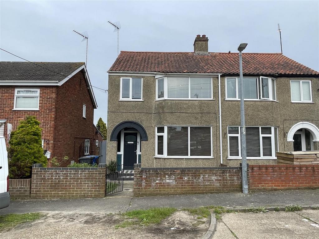 Sycamore Avenue, Oulton Broad 3 bed semidetached house for sale £230,000
