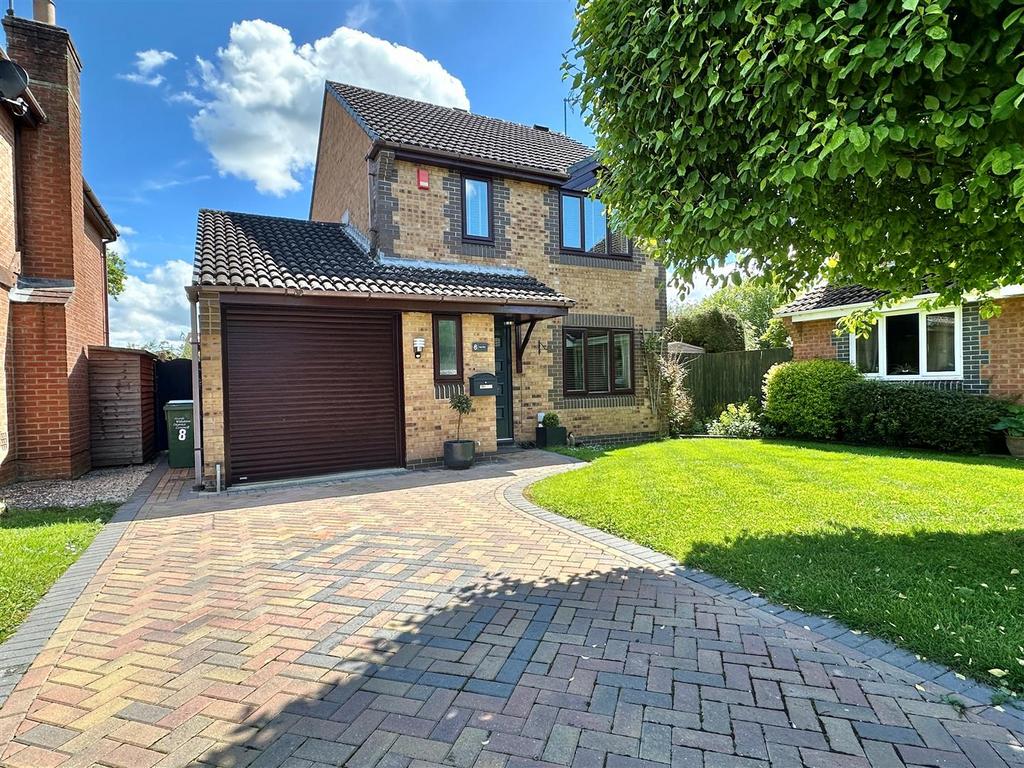 Payne Close, Chippenham 3 bed detached house for sale £385,000