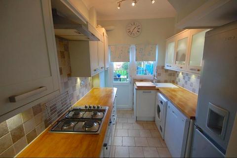 3 bedroom terraced house to rent, Lymington Ave, Leigh On Sea, Essex