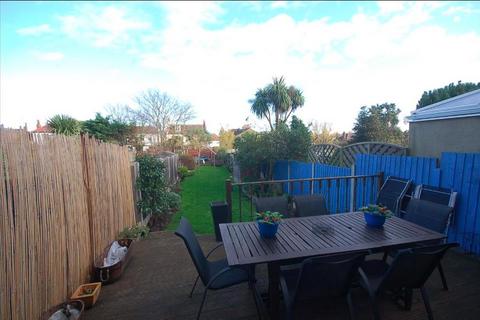 3 bedroom terraced house to rent, Lymington Ave, Leigh On Sea, Essex