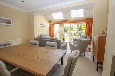 4 bedroom semi-detached house for sale, Headley Chase, Warley, Brentwood