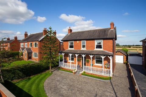 3 bedroom detached house for sale, Pinfold Lane, Leeds LS26