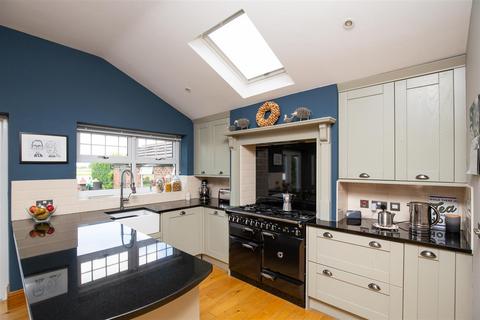 3 bedroom detached house for sale, Pinfold Lane, Leeds LS26