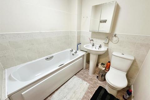 2 bedroom flat for sale, Chandlers Court, Hull HU9