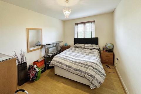 2 bedroom flat for sale, Chandlers Court, Hull HU9