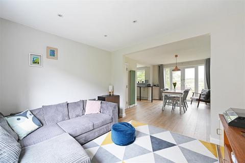 25 Burns Drive, Dronfield, S18 1NJ