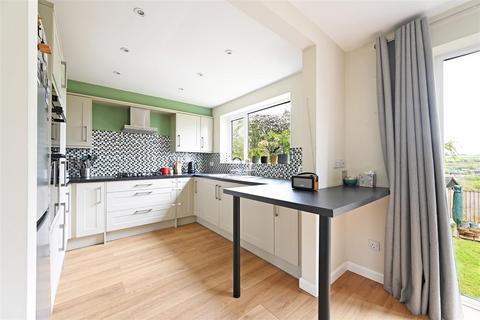 25 Burns Drive, Dronfield, S18 1NJ