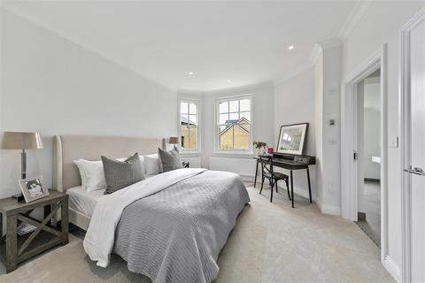 4 bedroom house for sale, Windmill Road, Hampton Hill