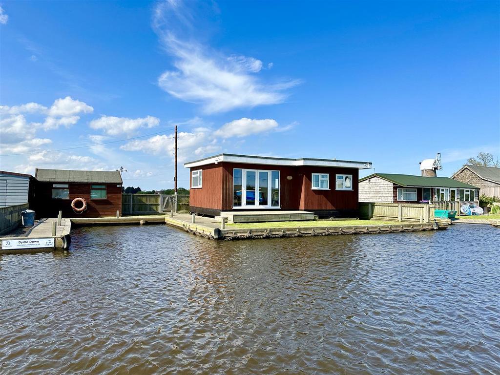 North East Riverbank, Potter Heigham... 2 bed detached bungalow for