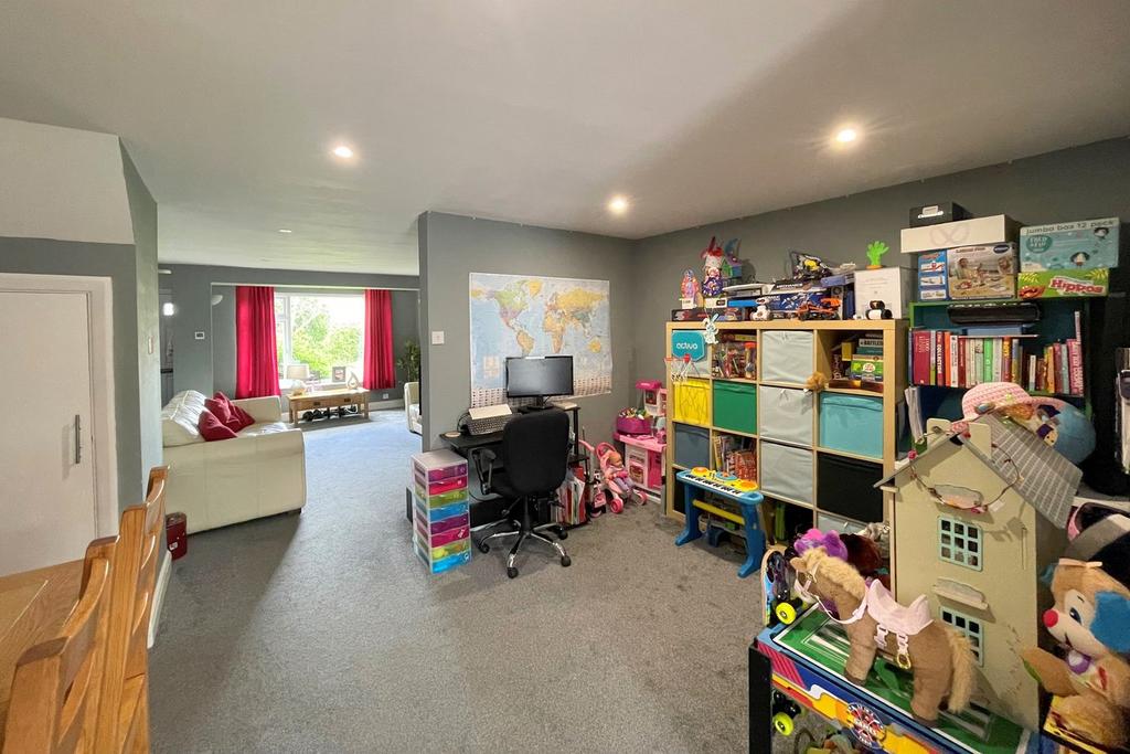 High Street, Westoning, MK45 3 bed terraced house for sale £310,000