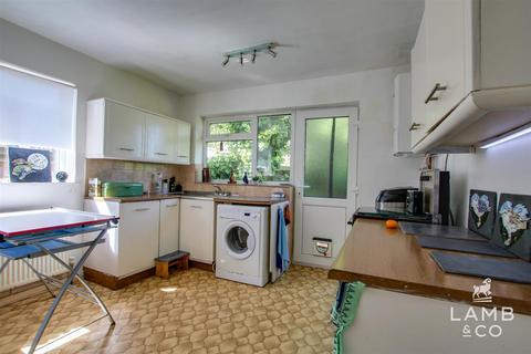 2 bedroom detached bungalow for sale, Wyndham Crescent, Clacton-On-Sea CO15