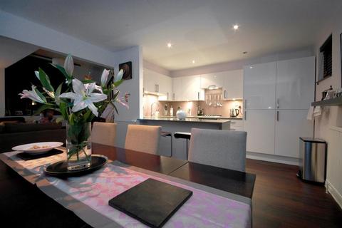 2 bedroom apartment to rent, Mallard Place, Twickenham