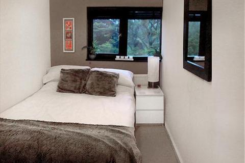 2 bedroom apartment to rent, Mallard Place, Twickenham