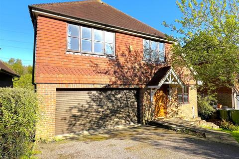 5 bedroom detached house to rent, Beachy Head View, St. Leonards-On-Sea TN38