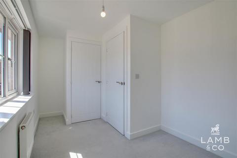 3 Dresden Square, Clacton-on-sea, CO16 8GH